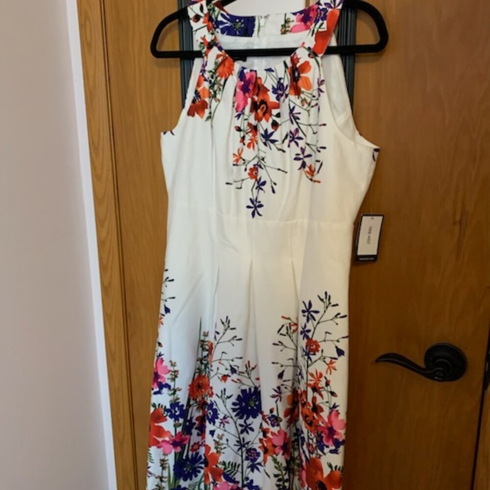 NWT - Nine West Sleeveless Dress White with flowers - Size 10